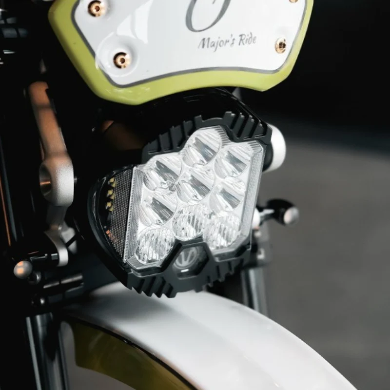 Phare LED Baja 7″ OFFROAD pour Triumph Scrambler 1200 - Image 2