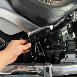 Support repose-pieds passager Harley Softail M8 2018+